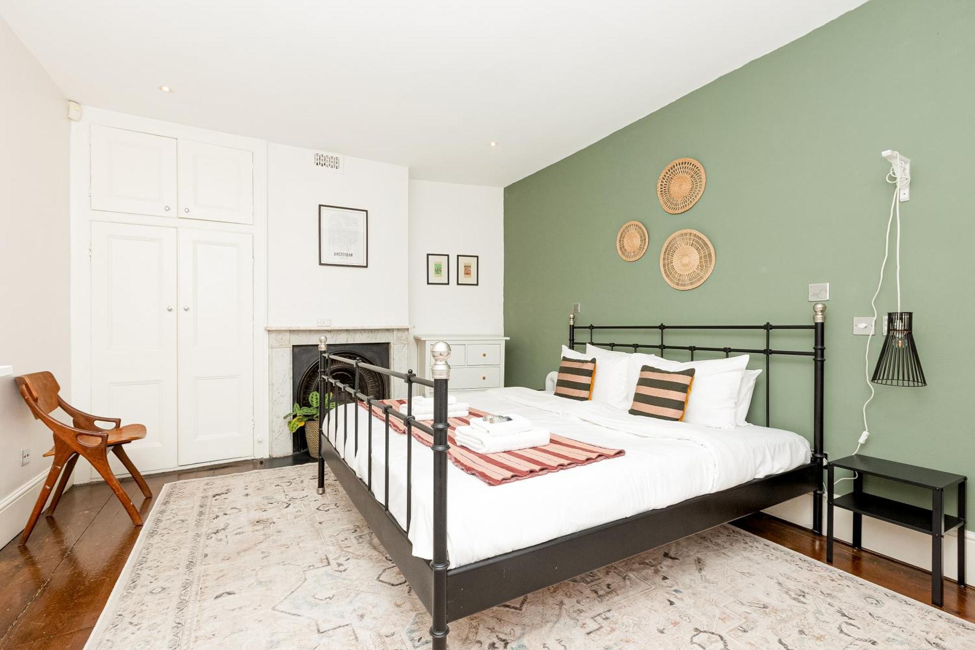 3br 3lvl Home, Garden & Parking, 5min Greenwich St Londra